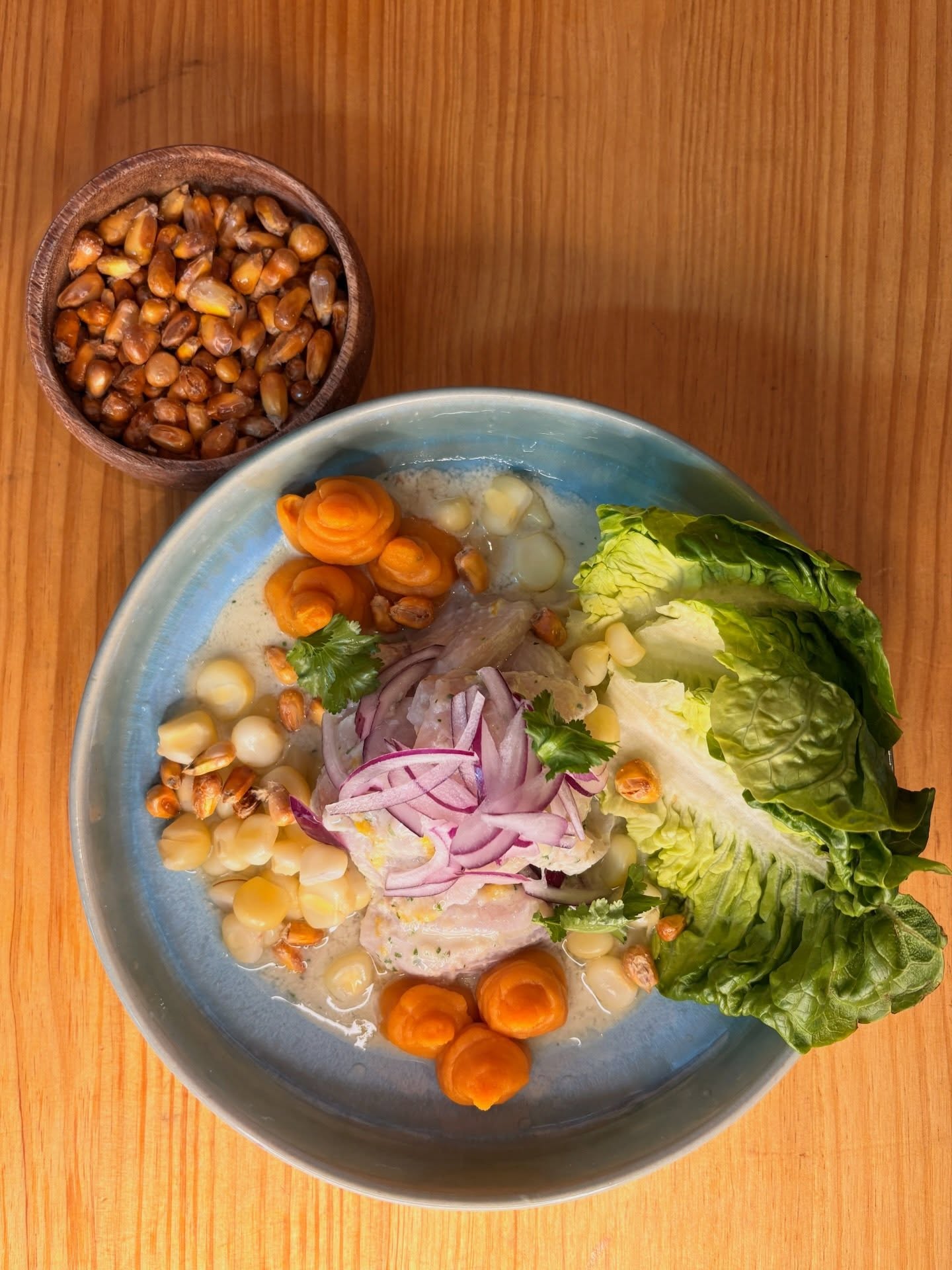 Ceviche con cancha y choclo
