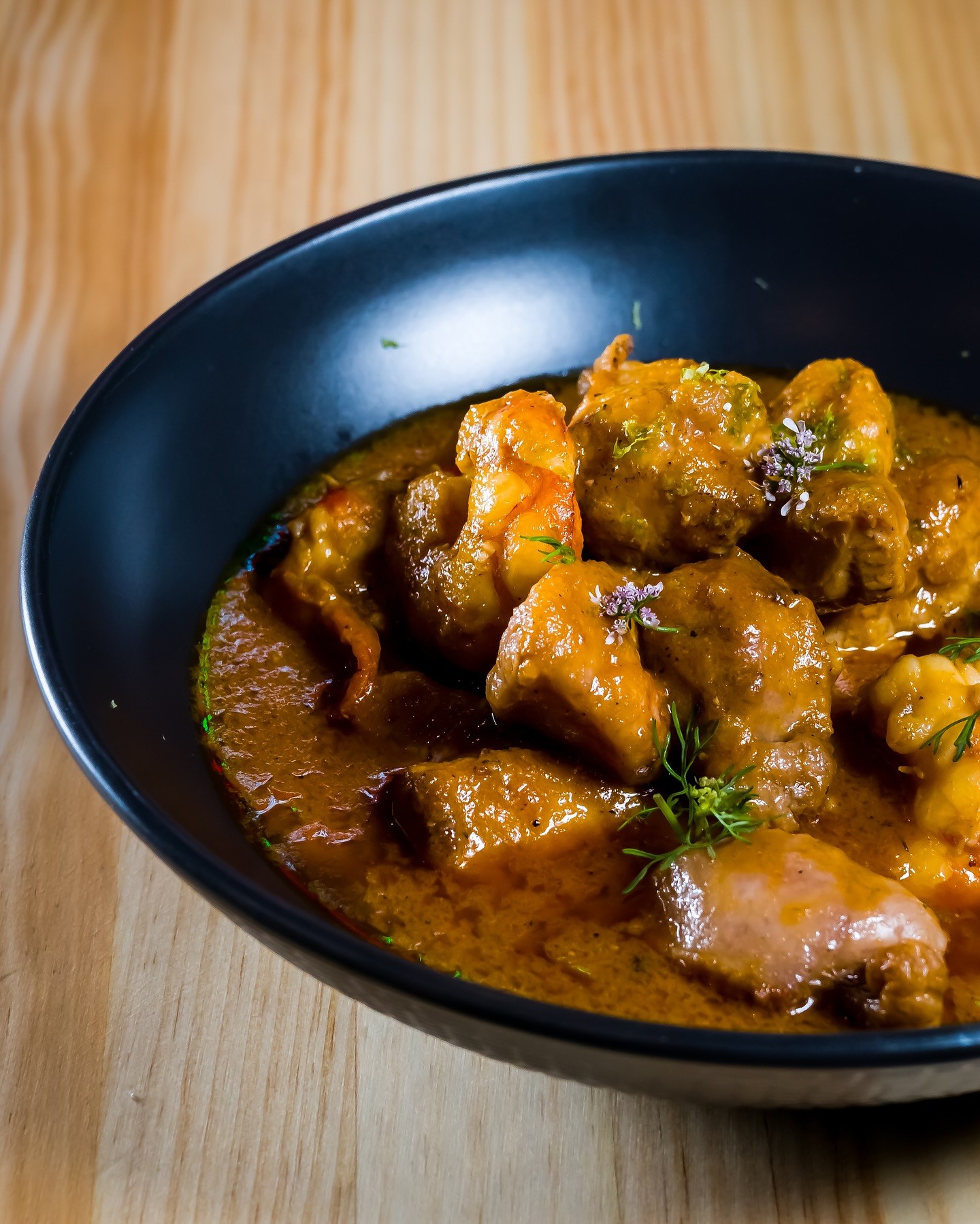 Guiso de la casa con gambas