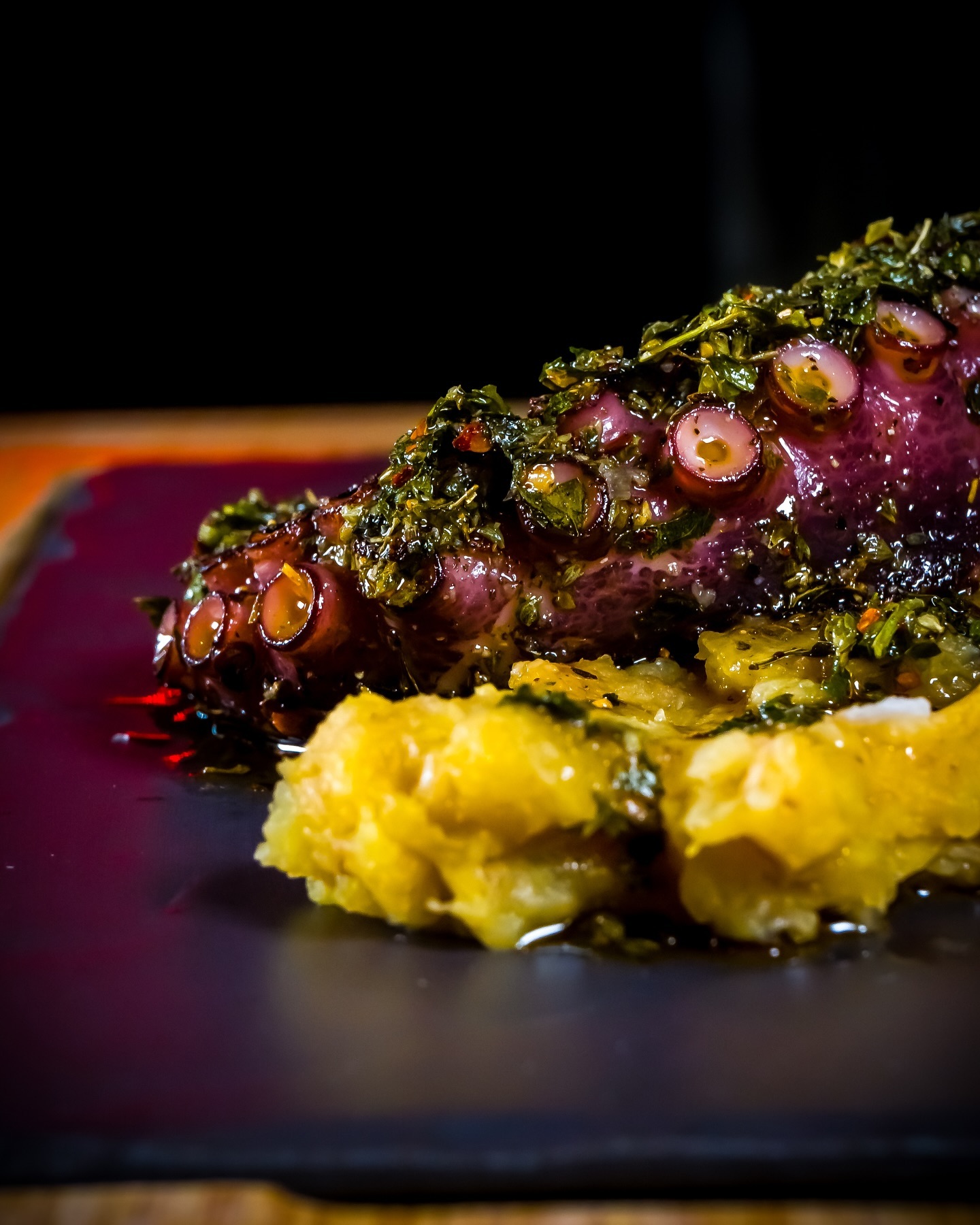 Pulpo a la brasa con chimichurri de Malcriado